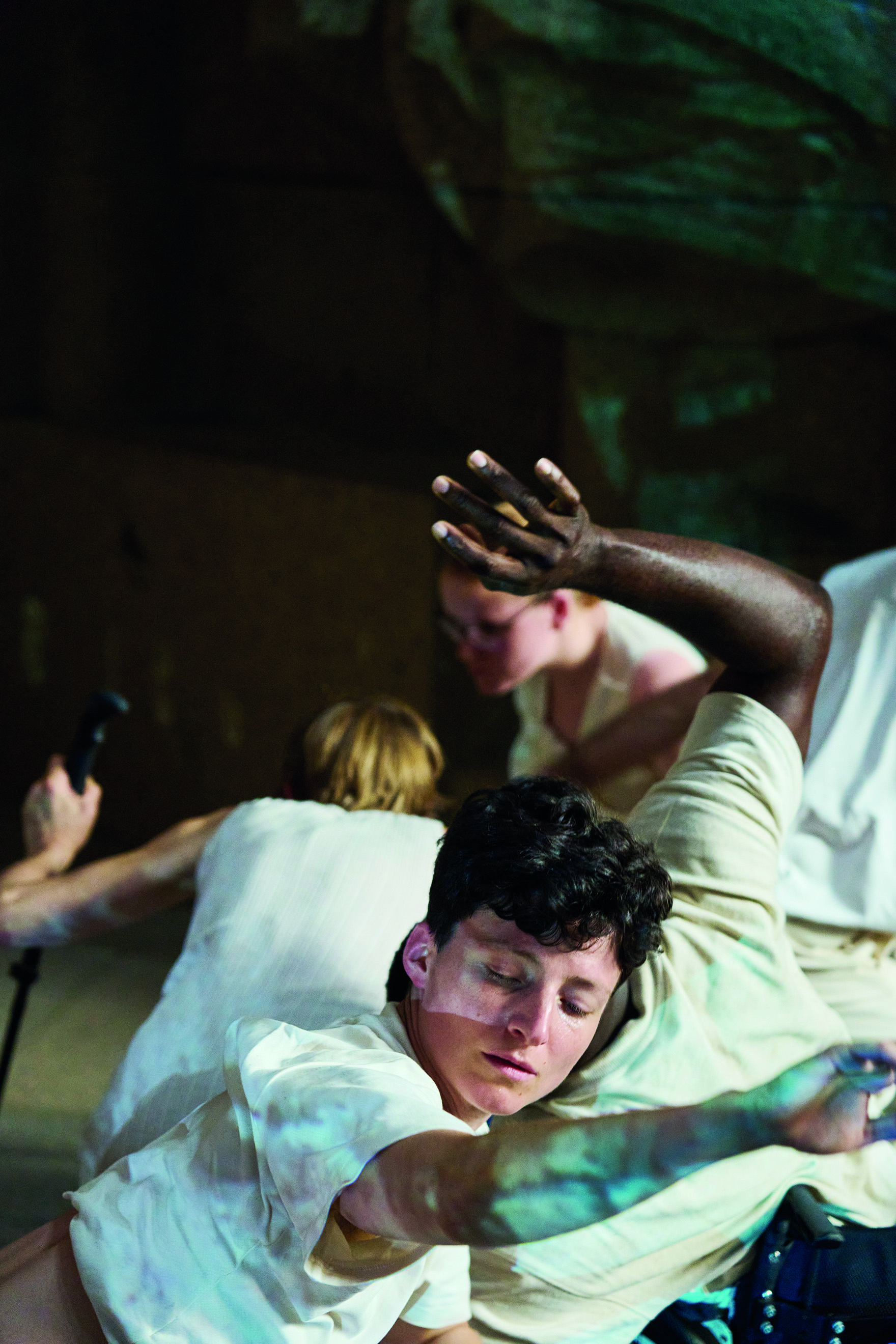   Die Reparatur der Welt | »Ich summe, um das Bersten zu übertönen« der Forward Dance Company tanzt das Leben in der Verletzung  