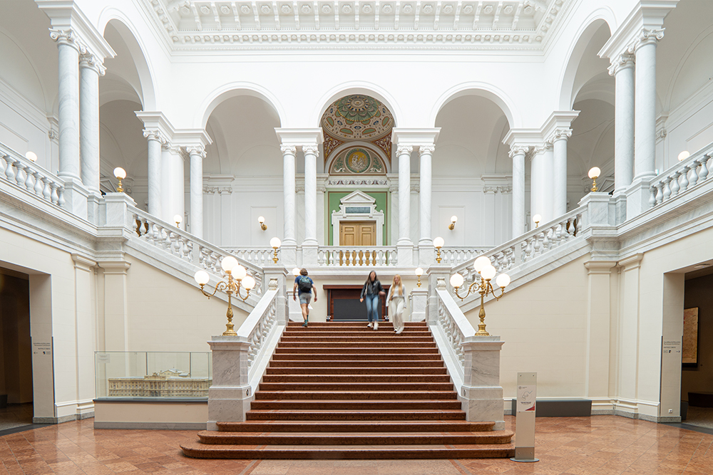   Von der Halbruine zum Paradies | Die Albertina ist Deutschlands schönste Universitätsbibliothek  