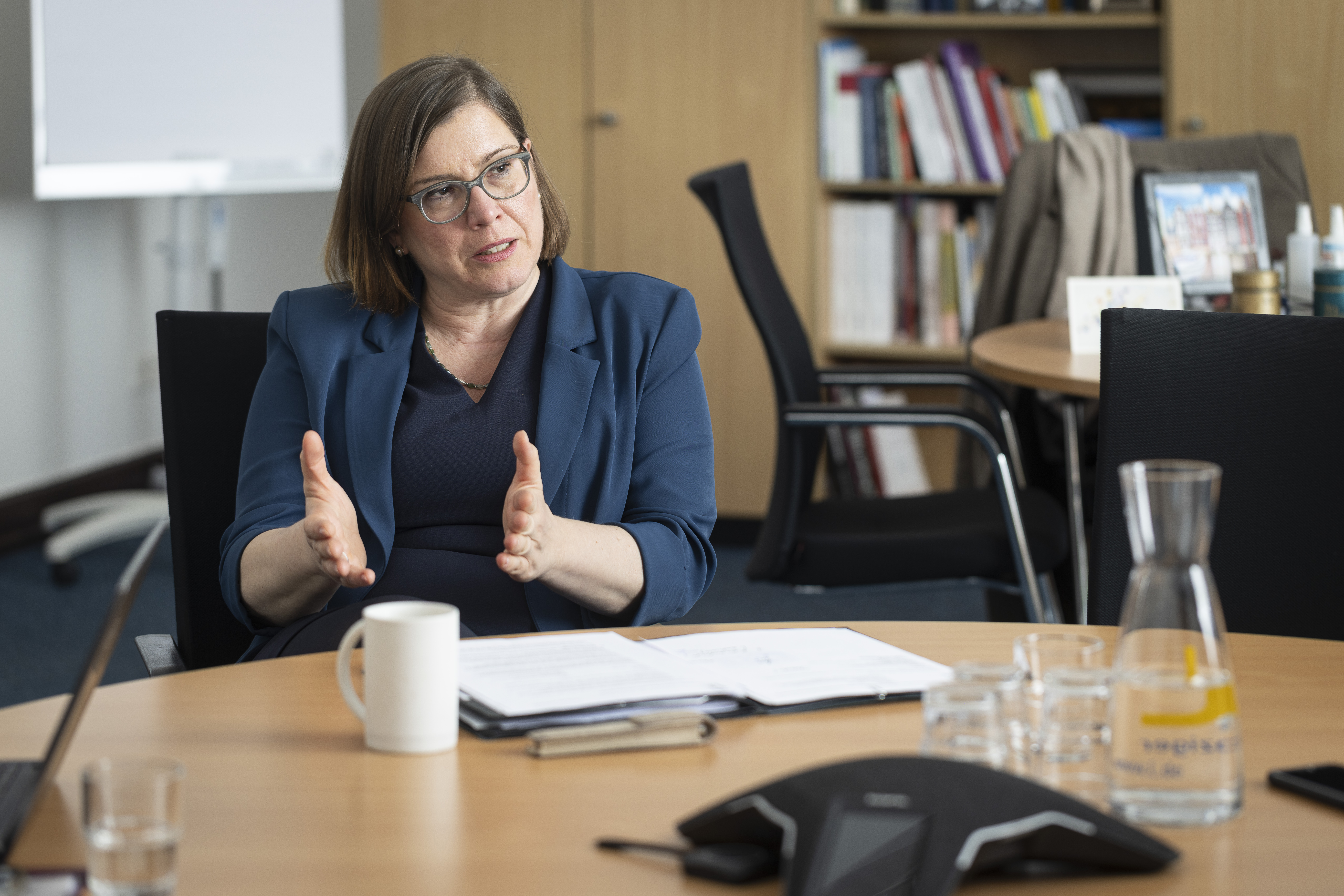   »Mit einer rein wirtschaftlichen Logik überzeugen wir nicht« | In Zeiten knapper Kassen ist Kulturförderung eine Wertefrage, argumentiert Kulturbürgermeisterin Skadi Jennicke. Kulturamtsleiter Tobias Kobe betont: In der Ära »Haushaltskrise« ist Verlässlichkeit das oberste Gebot.  