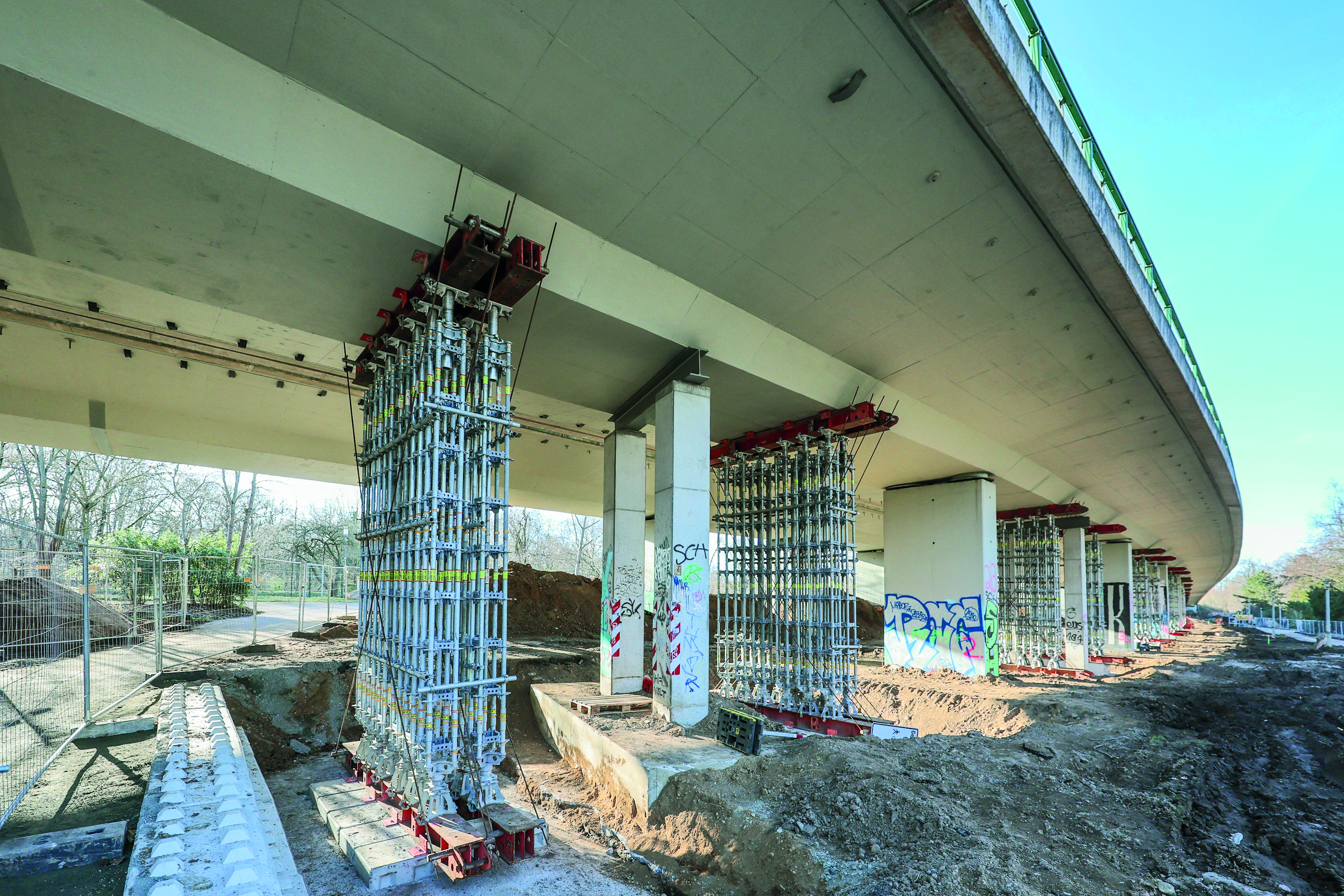   Nach dem Carola-Schock | Nach jahrelanger Untätigkeit will die Landesregierung die Agra-Brücke nun als Notmaßnahme sanieren. Eigentlich sollte die Schnellstraße schon lange unterirdisch laufen.  